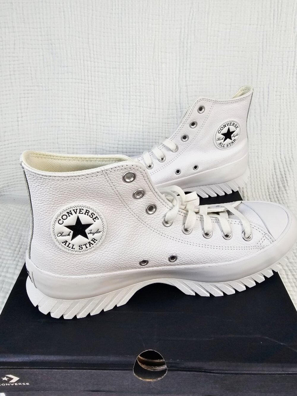 😍NWT😍 Converse Chuck Taylor All Star Lugged 2.0 Leather High Top Size 10.5 - Picture 3 of 7